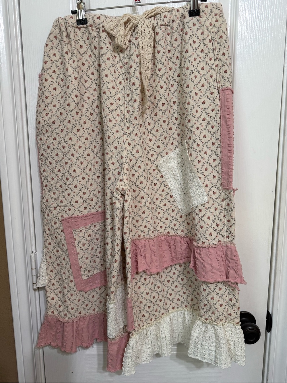 H014 New POL L 17-21 Cream Culotte Pants with Pink Patch Pockets - Picture 3 of 13